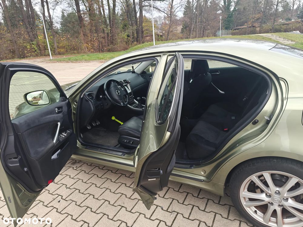 Lexus IS 220d - 4