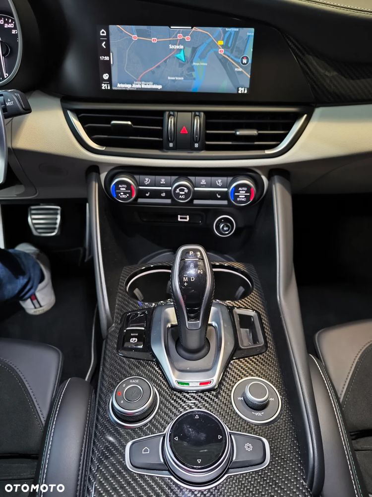 Alfa Romeo Giulia 2.9 Bi Turbo V6 Quadrifoglio - 21