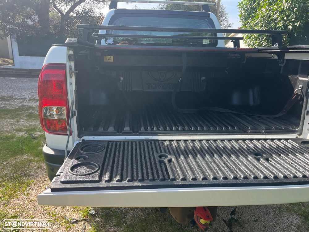 Toyota Hilux - 10