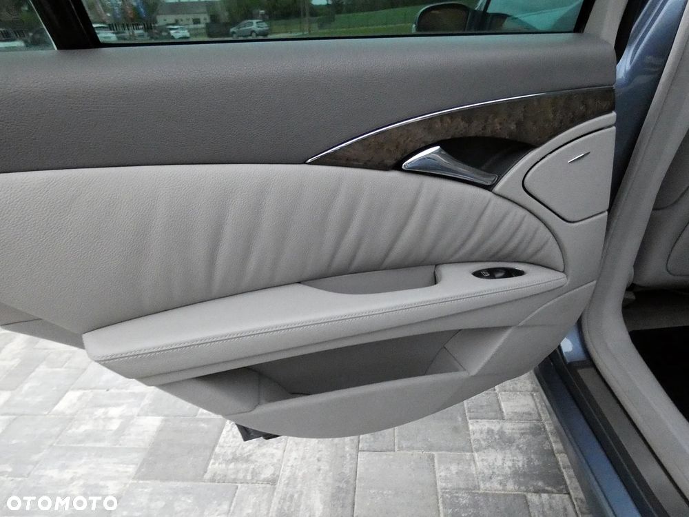 Mercedes-Benz Klasa E 320 T Avantgarde - 41