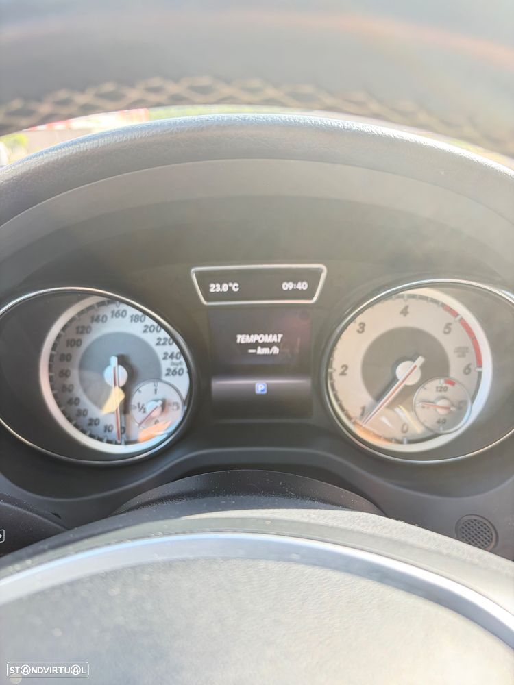 Mercedes-Benz GLA 180 CDI Urban - 15