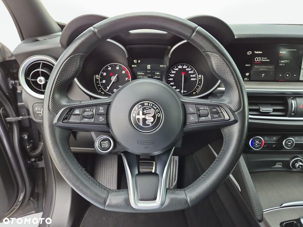 Alfa Romeo Stelvio - 16