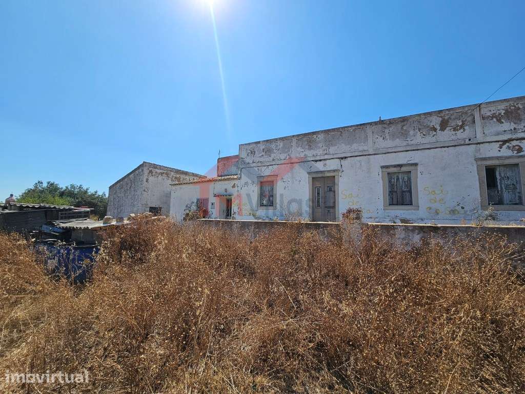 Moradia tradicional V5 para recuperar com terreno de 31.000 m2 - Loulé - Grande imagem: 2/18