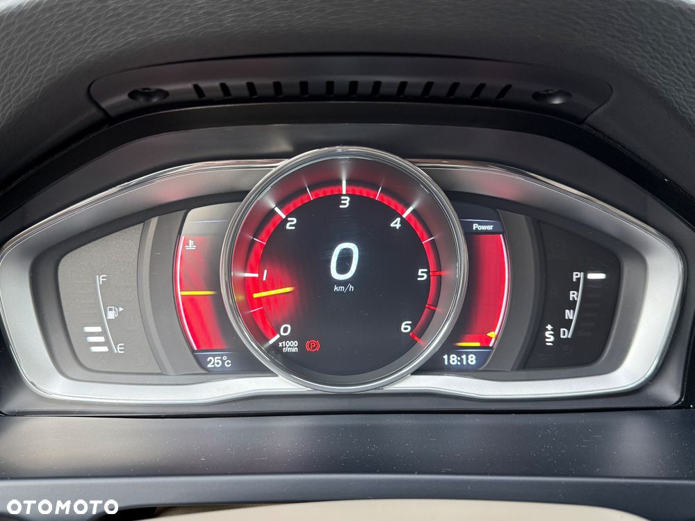 Volvo V60 Cross Country D4 AWD Summum - 24