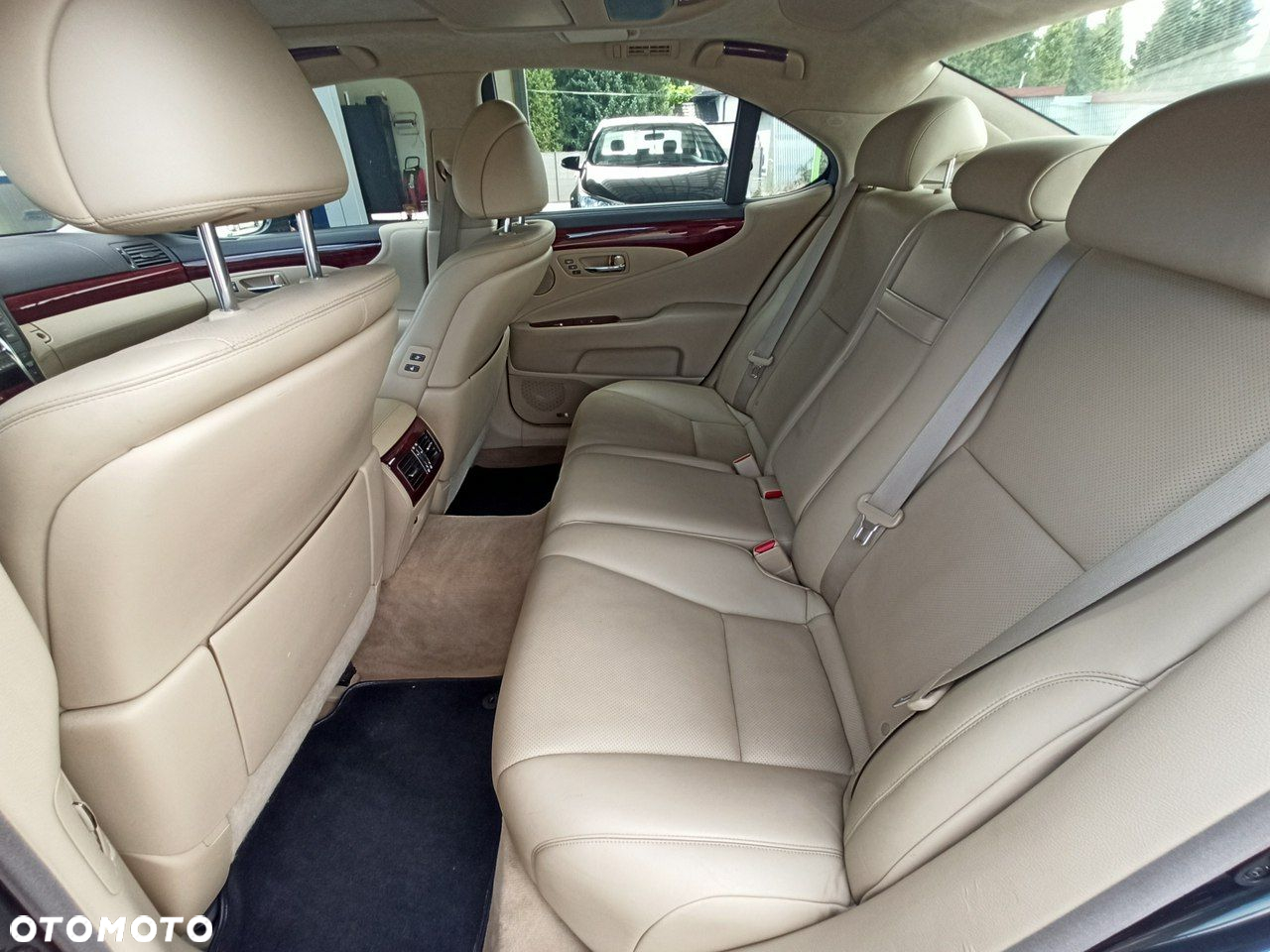 Lexus LS - 11