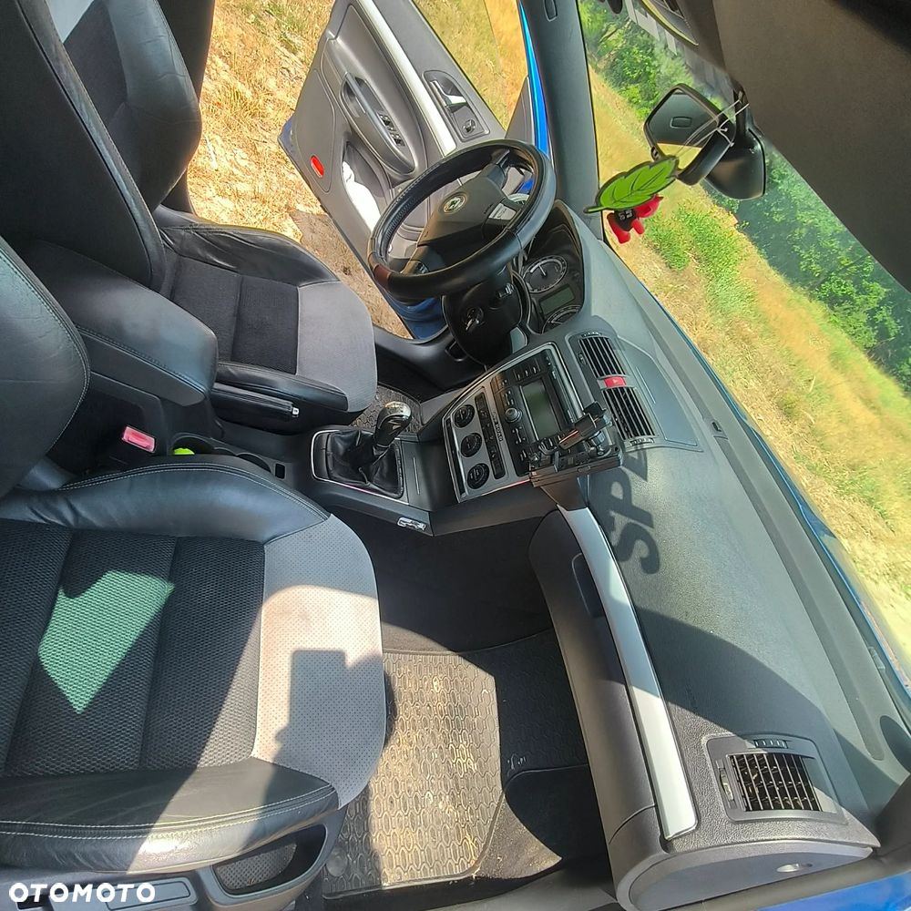 Skoda Octavia 2.0 TDI DPF RS - 10