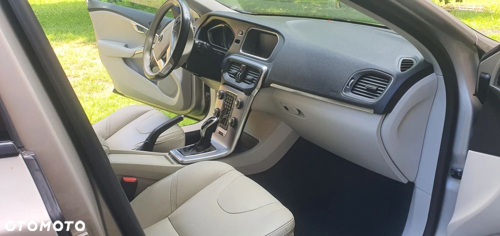 Volvo V40 T3 Geartronic Summum - 27