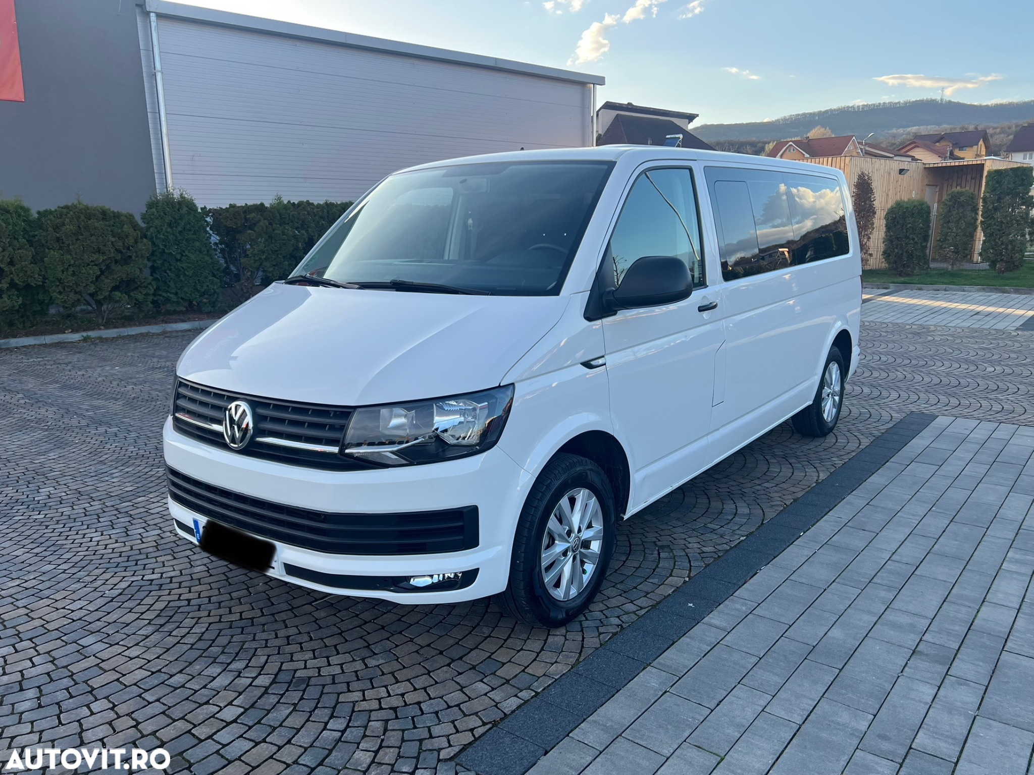 Volkswagen Caravelle - 2