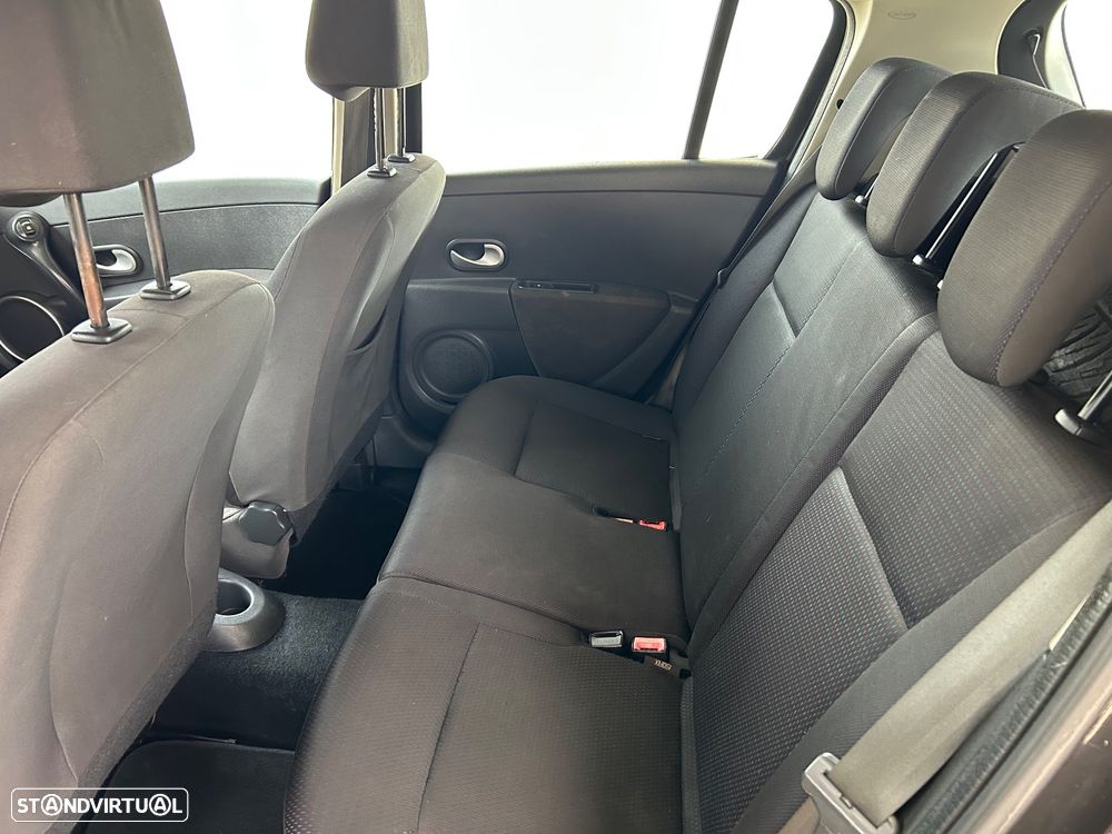 Renault Clio 1.2 16V Dynamique S - 8