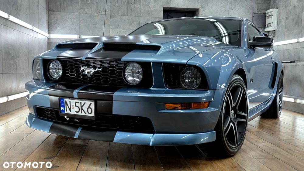 Ford Mustang - 4