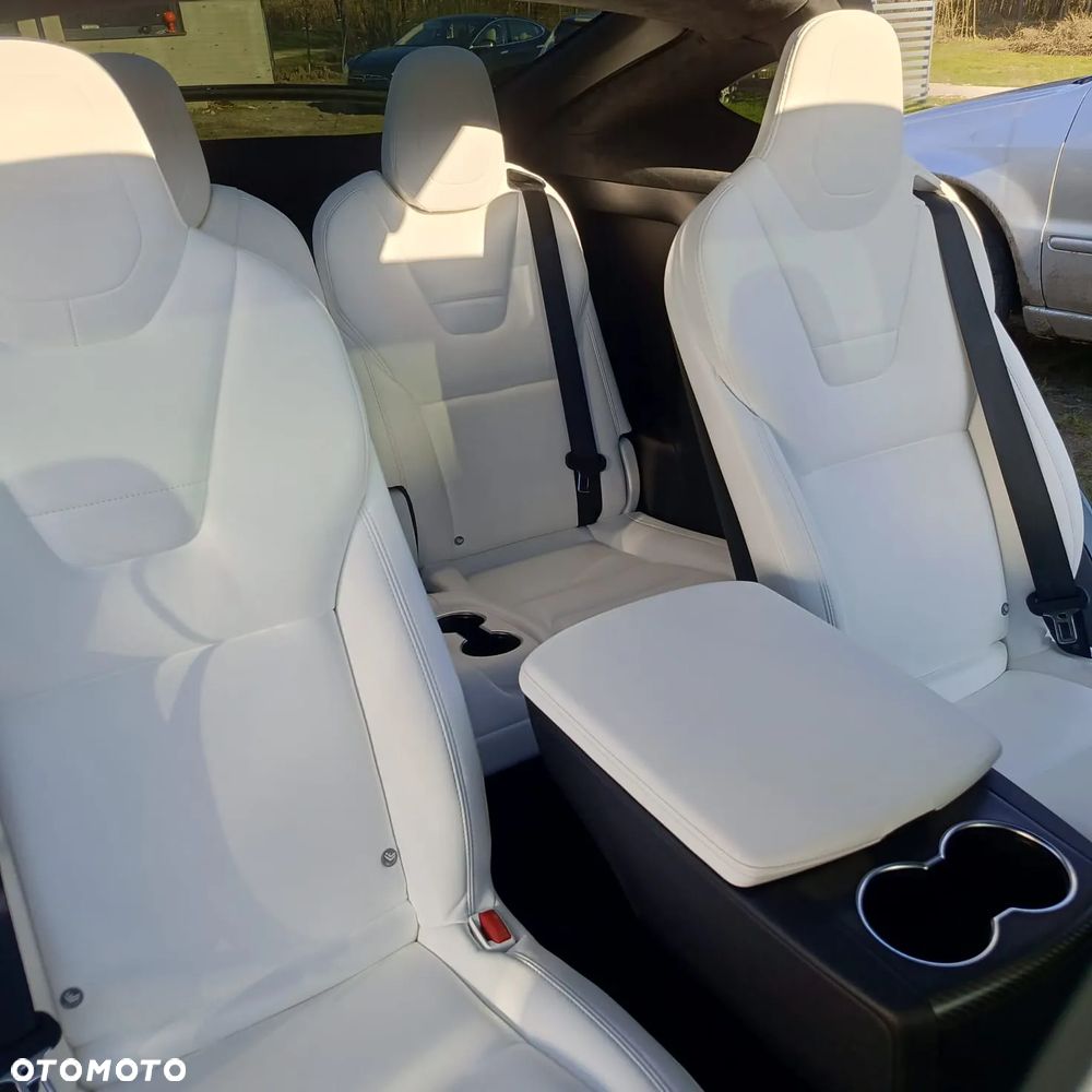 Tesla Model X - 19