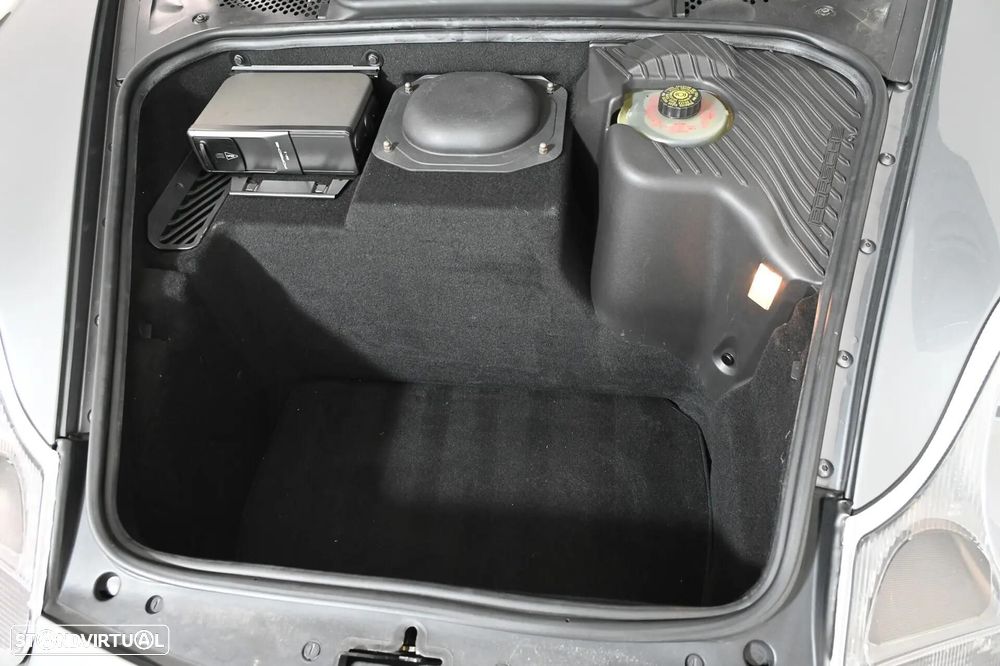 Porsche 911 (996) Carrera 4 Coupé - 10