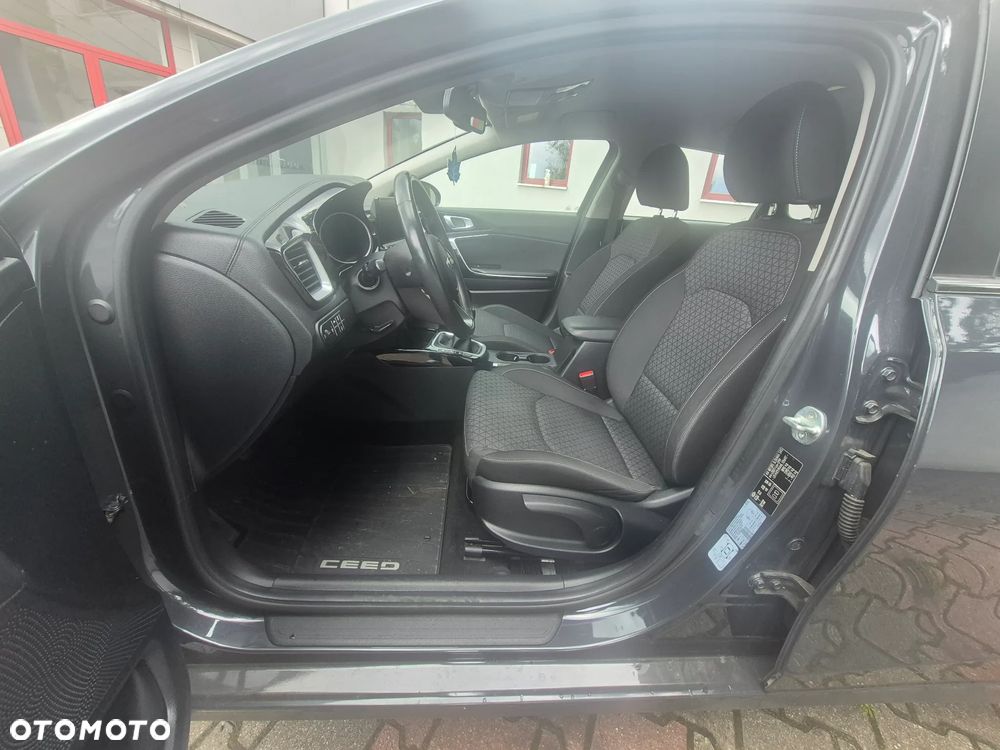 Kia Ceed 1.6 CRDi SCR L Business Line Plus - 10