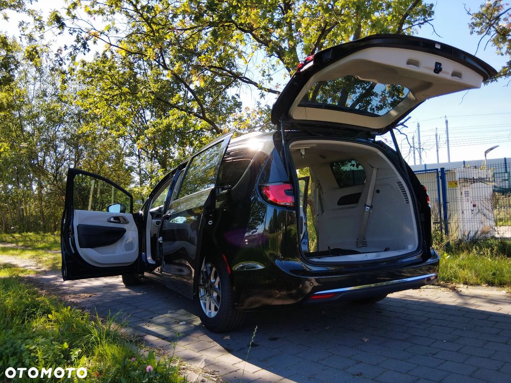 Chrysler Pacifica - 10