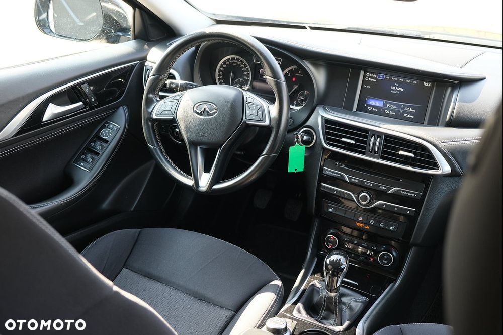 Infiniti Q30 - 31