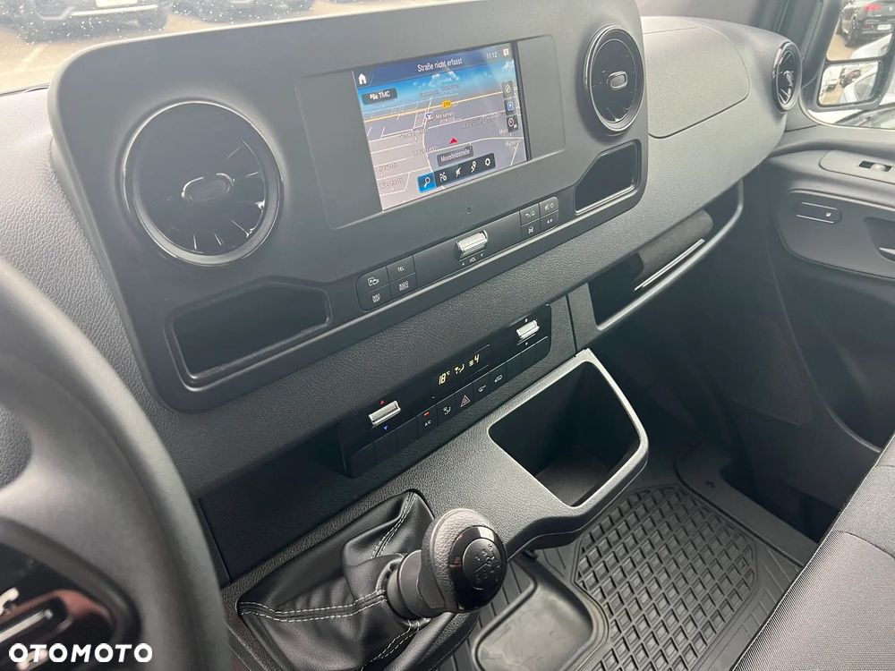 Mercedes-Benz Sprinter - 26