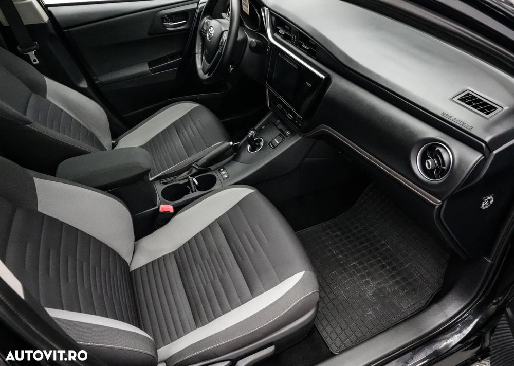 Toyota Auris 1.8 L VVT-i Sol + - 13