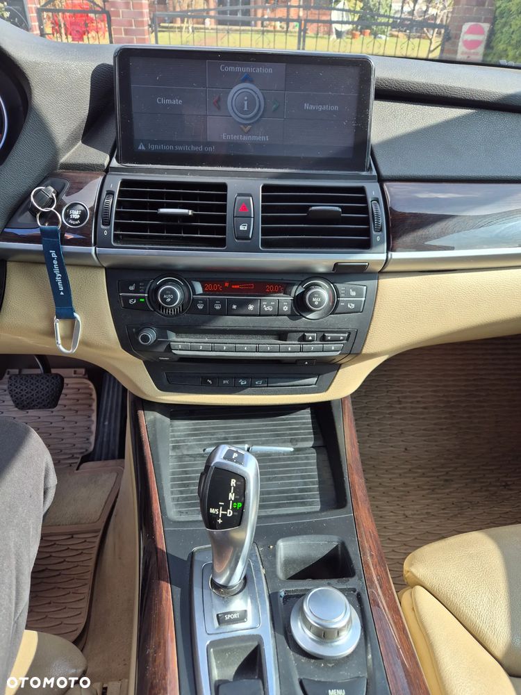 BMW X5 4.8i xDrive - 18