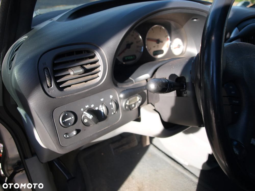 Chrysler Grand Voyager - 16