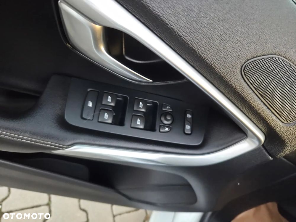 Volvo V40 T3 Geartronic RDesign - 14