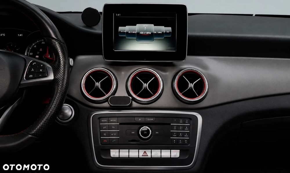 Mercedes-Benz CLA 250 4-Matic AMG Line - 13