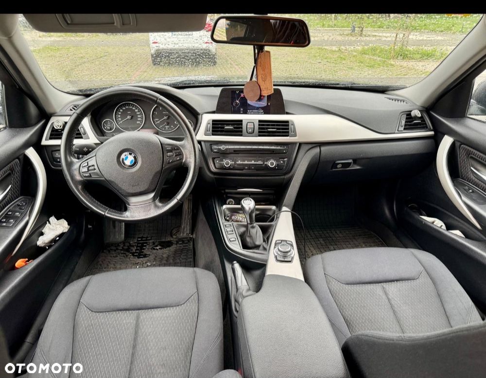 BMW Seria 3 318d DPF Edition Sport - 9