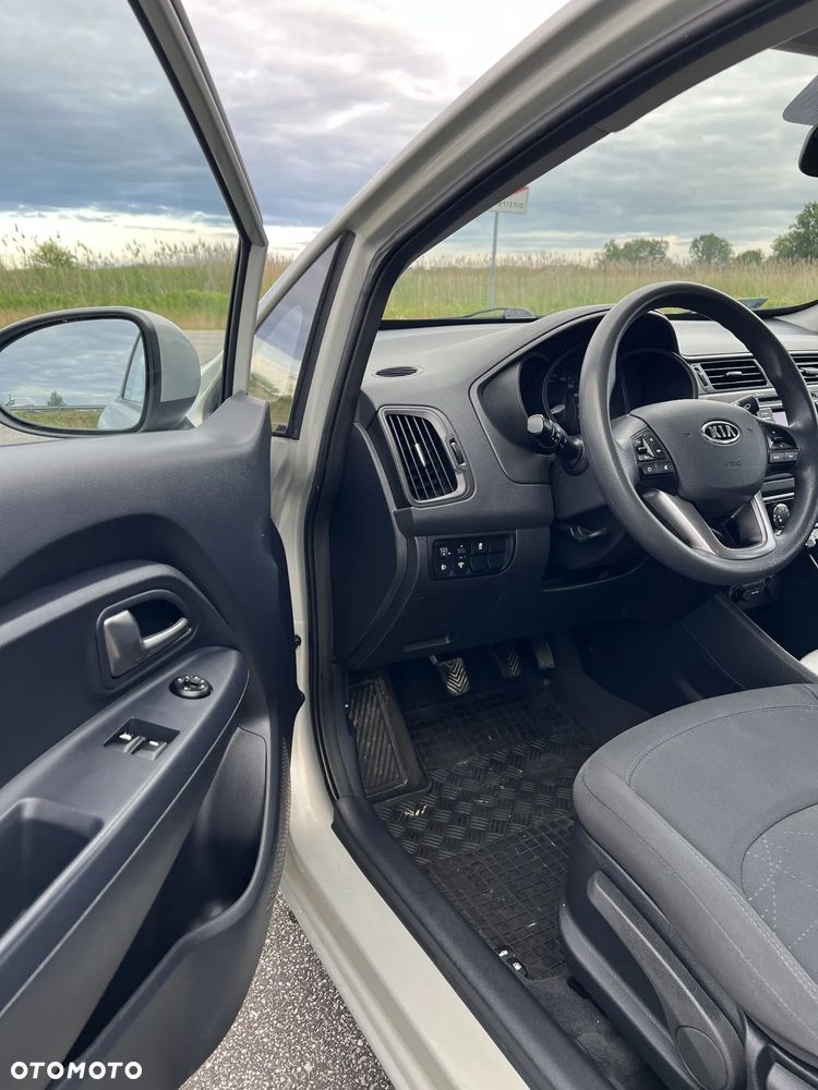 Kia Rio - 15
