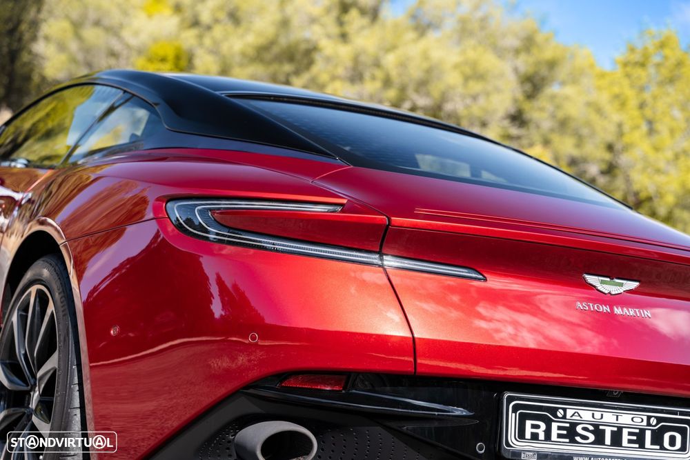 Aston Martin DB11 Coupé V12 AMR - 10