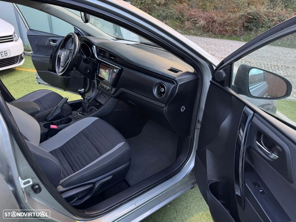 Toyota Auris 1.4 D-4D Com. +P.Techno+P.Sport - 6