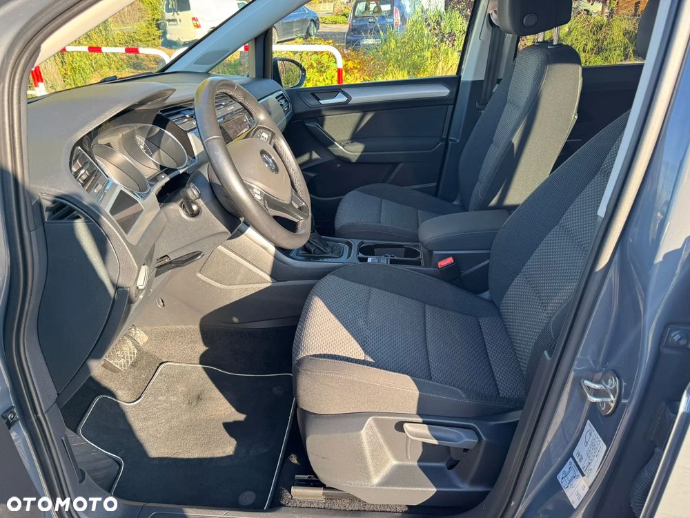 Volkswagen Touran - 24