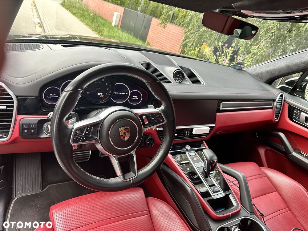 Porsche Cayenne GTS - 7