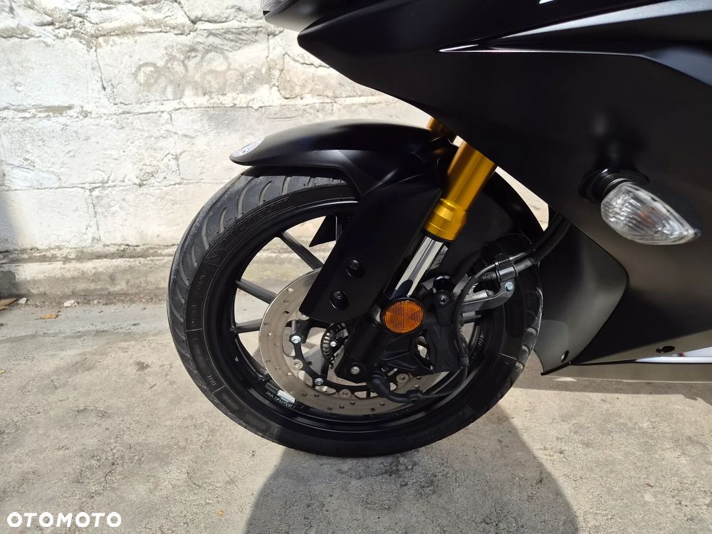 Yamaha YZF - 15