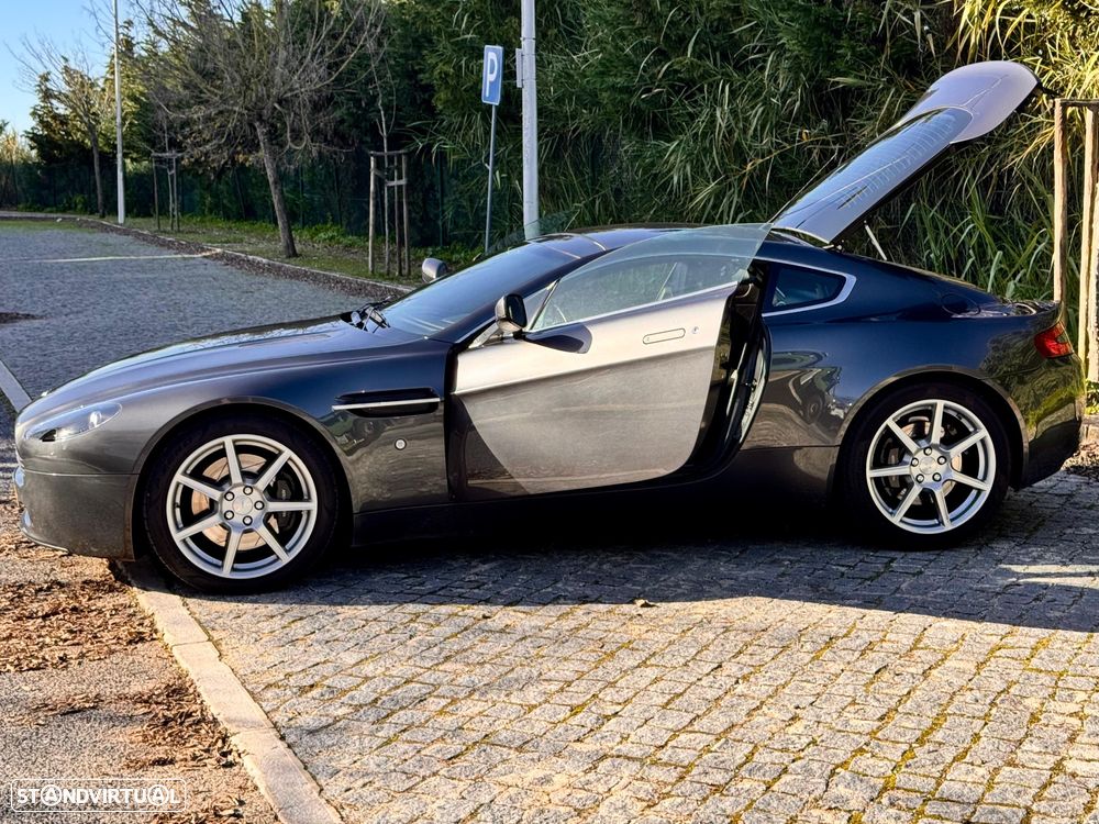 Aston Martin Vantage Coupe - 5