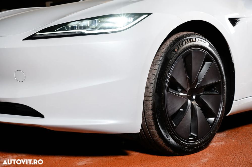 Tesla Model 3 - 7