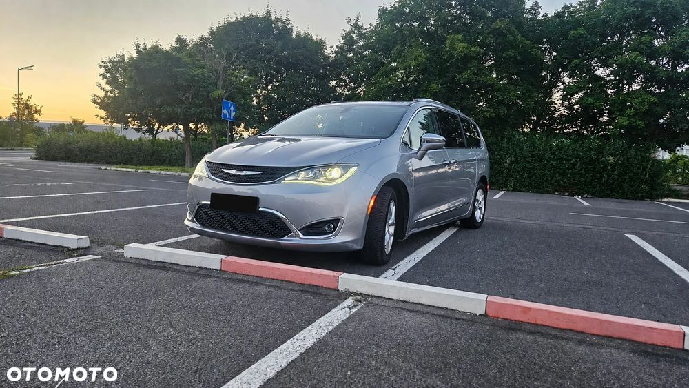 Chrysler Pacifica - 1