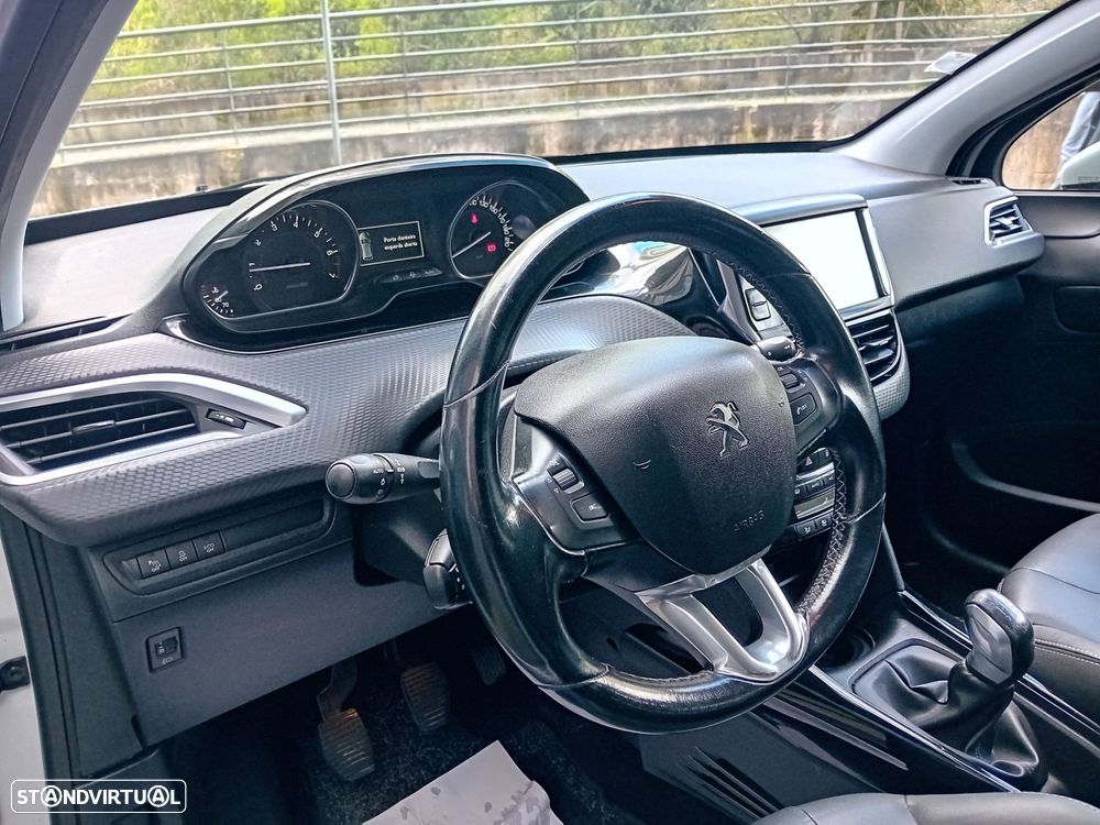 Peugeot 2008 1.2 PureTech Allure - 11