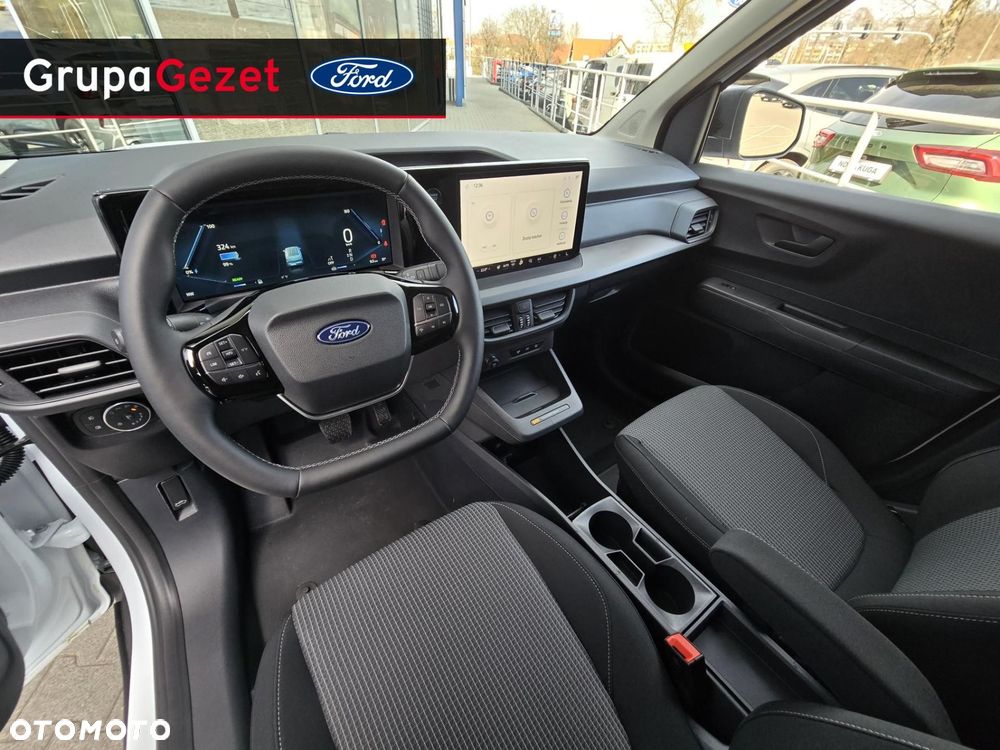 Ford Transit Courier - 11