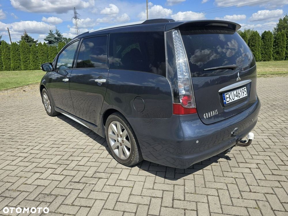 Mitsubishi Grandis - 9