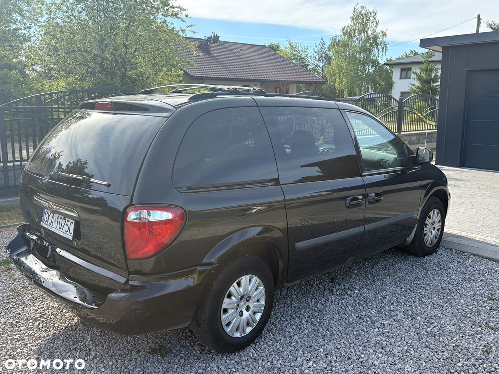 Chrysler Town & Country - 6