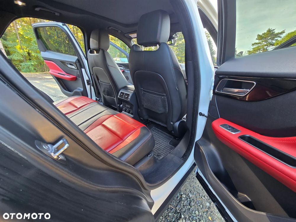 Jaguar F-Pace 20d AWD R-Sport - 24