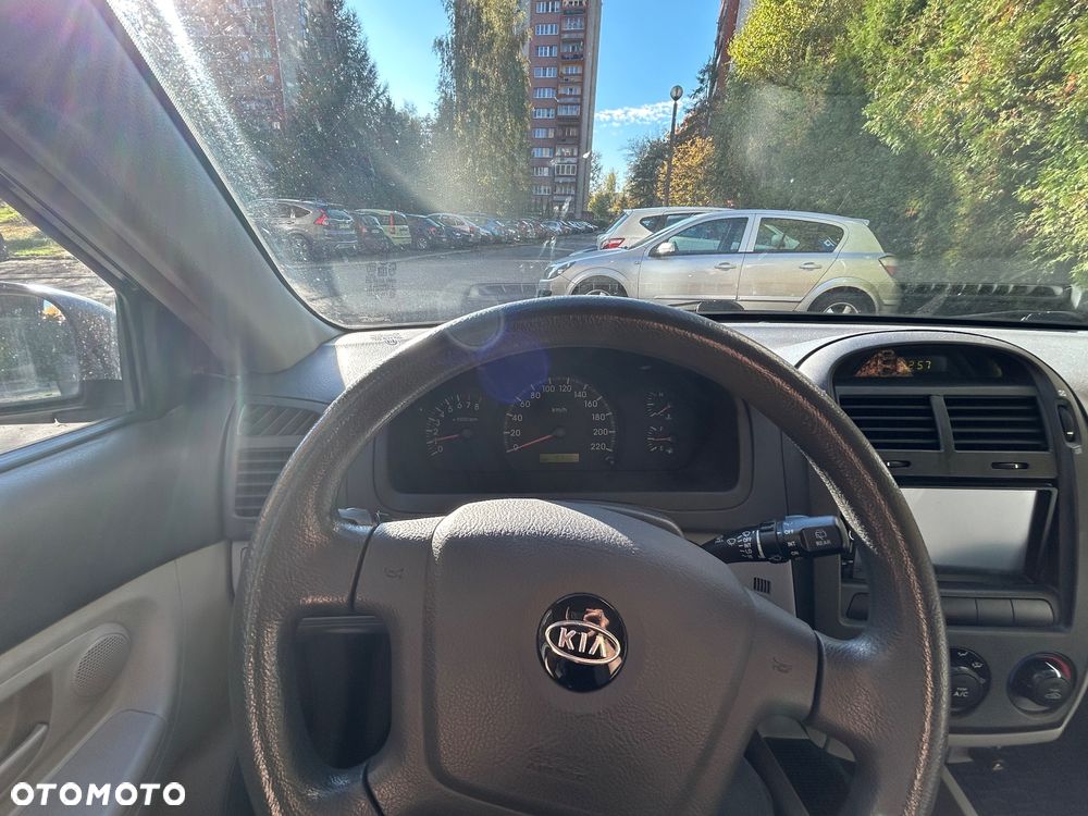 Kia Cerato 1.6 LX - 12