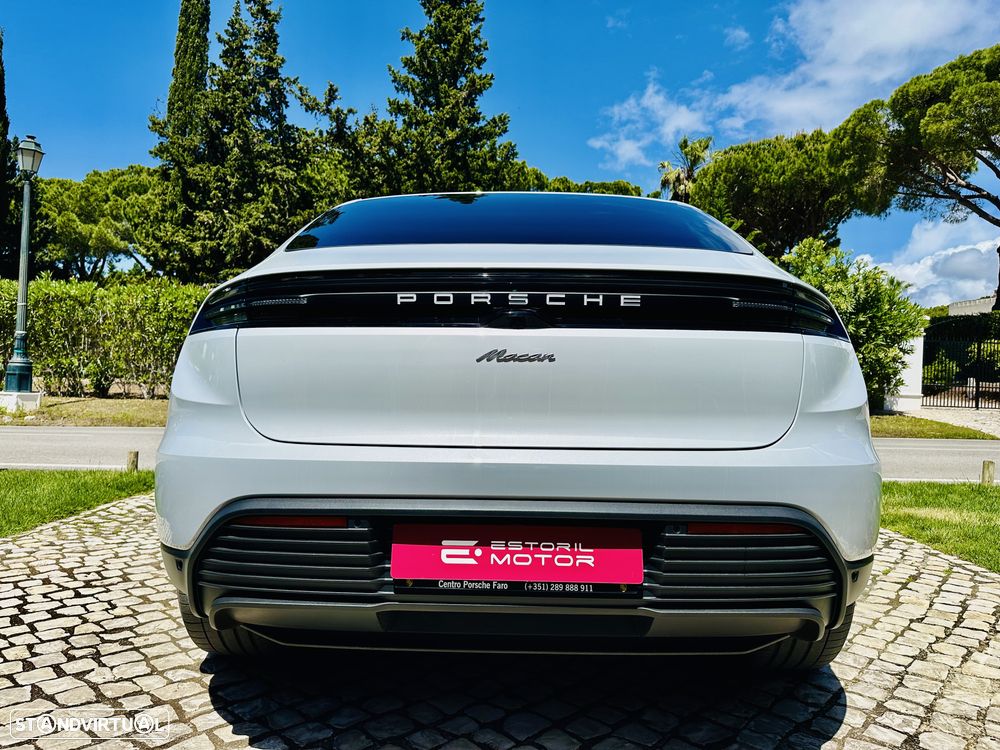 Porsche Macan Electric - 12