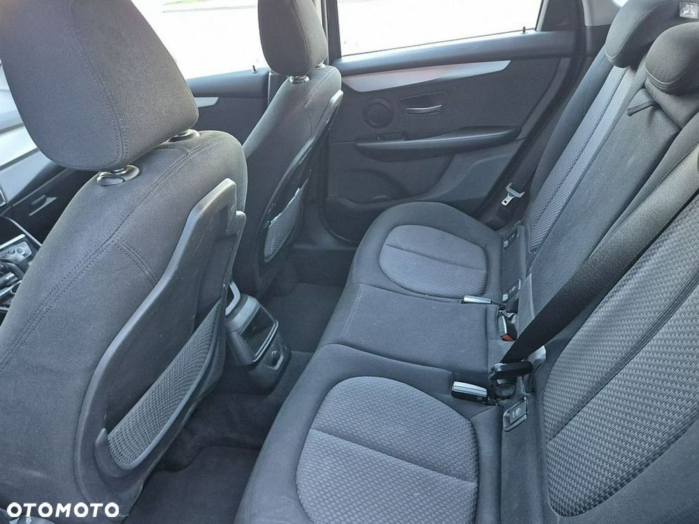 BMW Seria 2 216d - 17