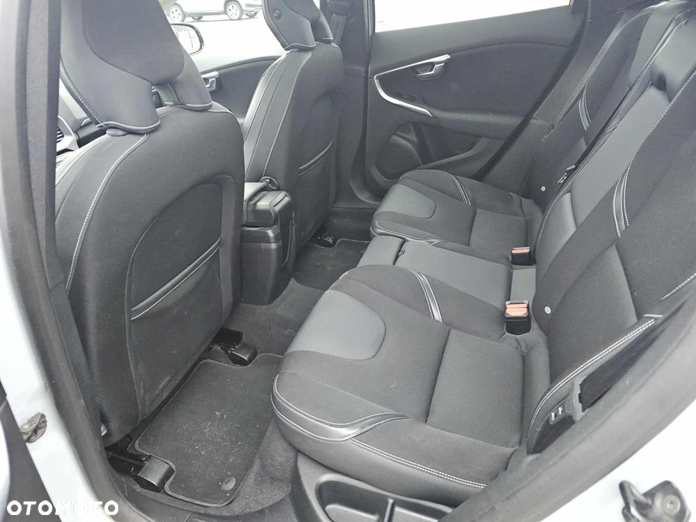 Volvo V40 D2 - 14