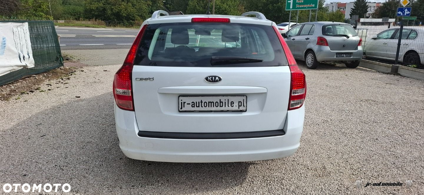 Kia Ceed - 9