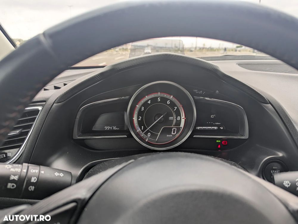 Mazda 3 G165 Revolution Top - 9