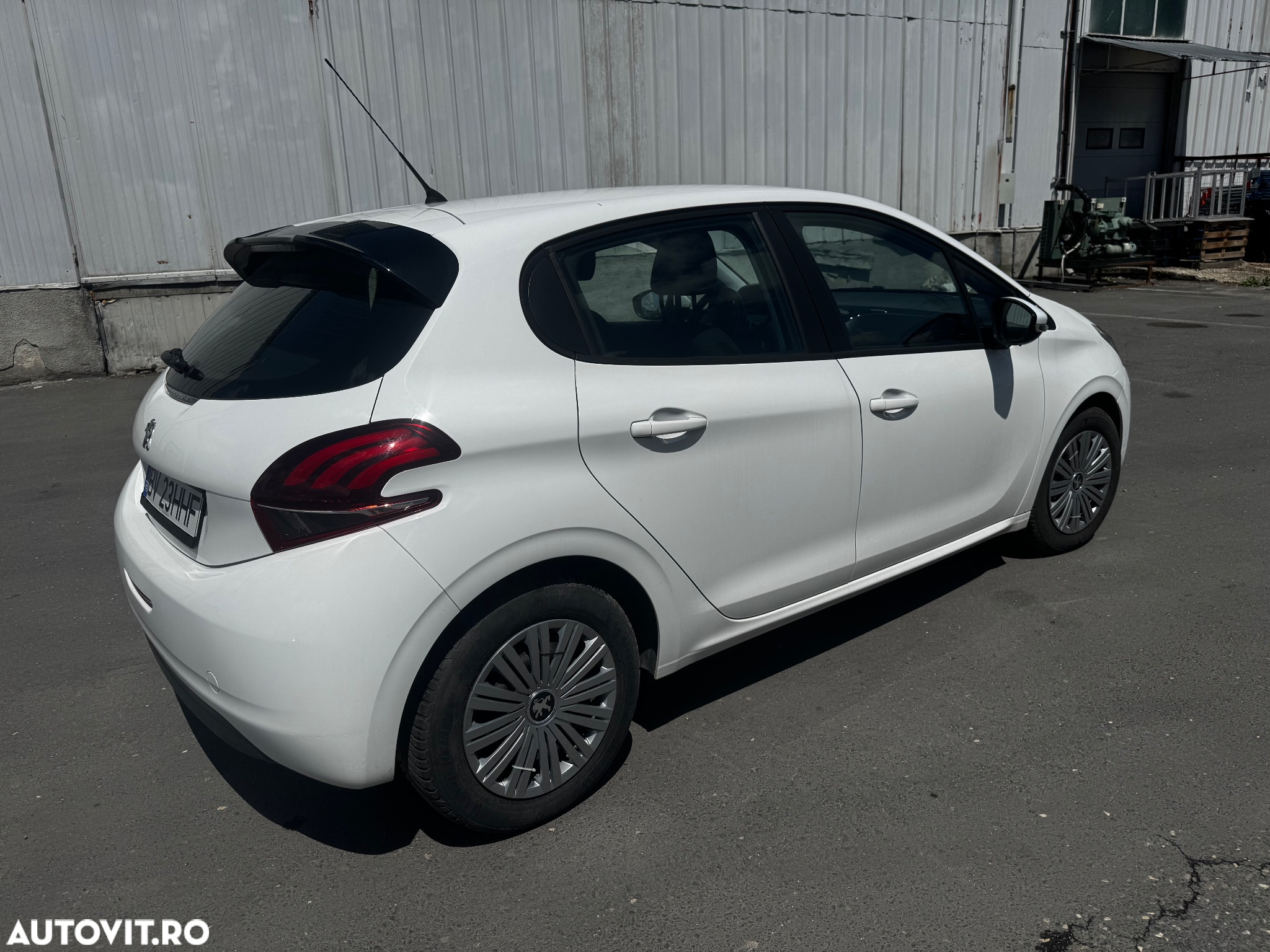 Peugeot 208 1.2 L PureTech ETG Active - 12