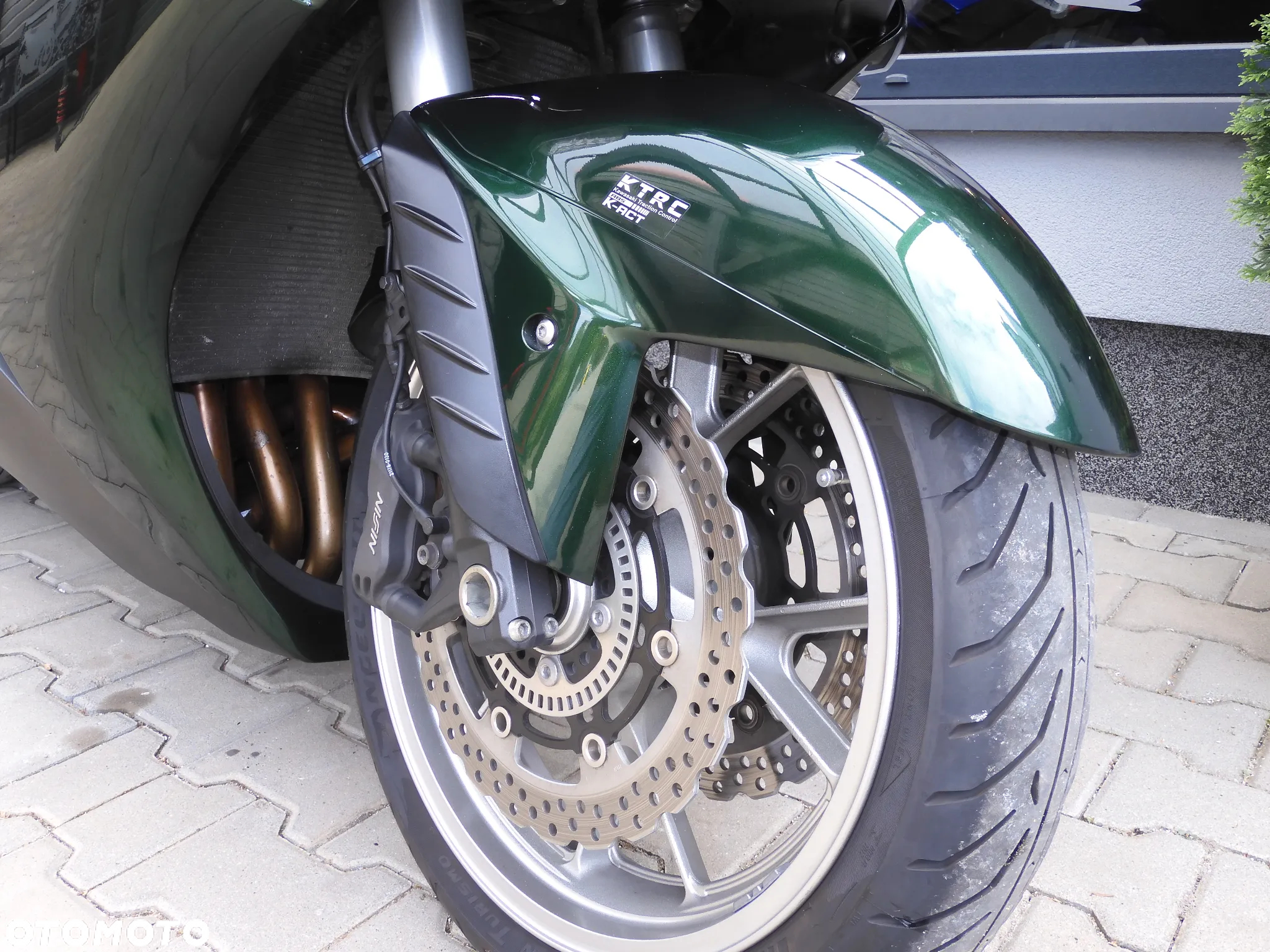 Kawasaki GTR - 4