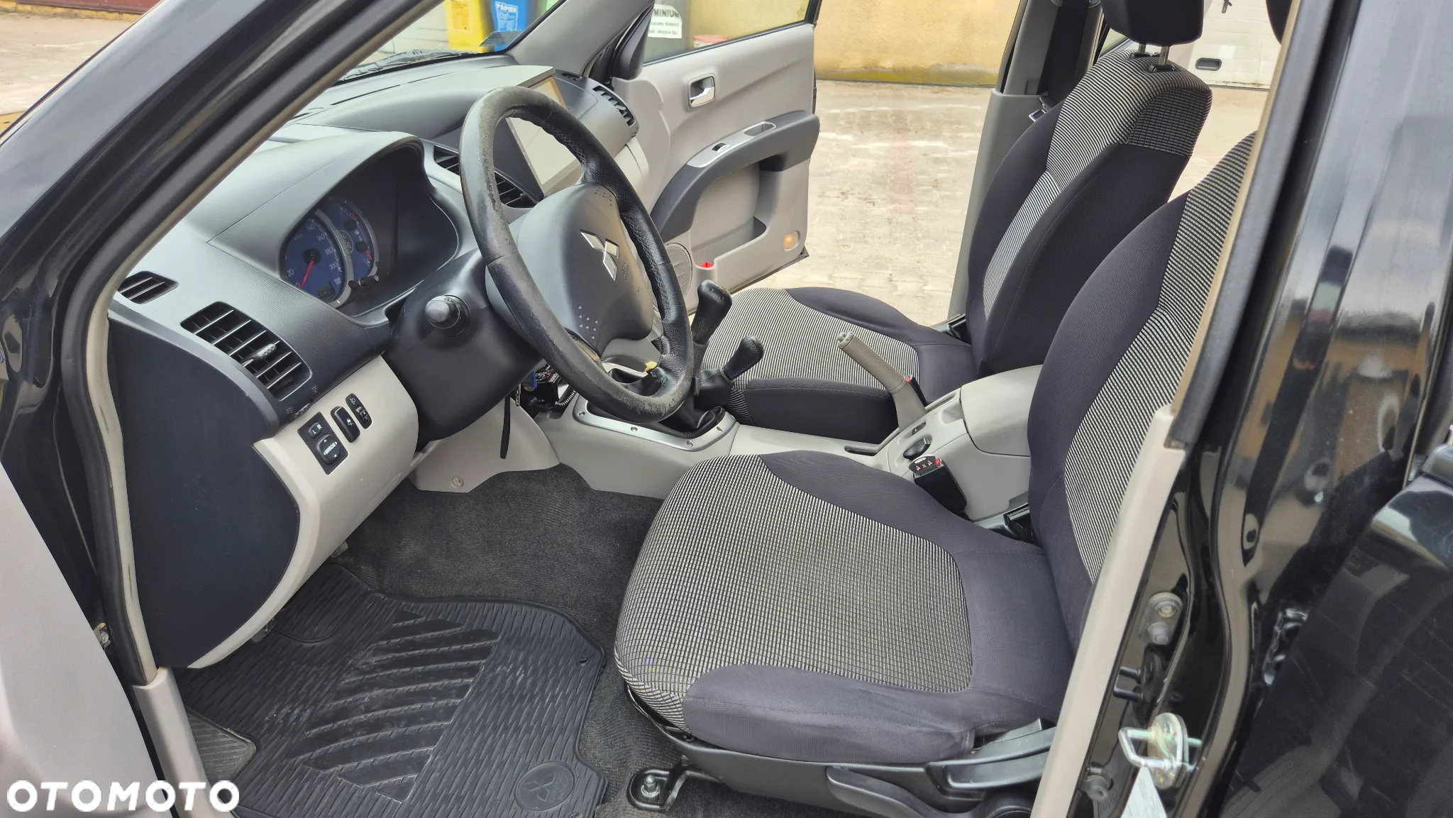 Mitsubishi L200 2.5 DID Intense - 11