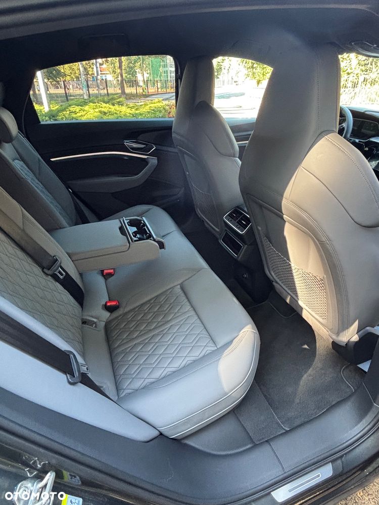 Audi Q8 Sportback e-tron - 28